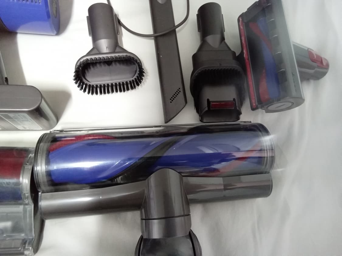 다이슨 V8 카본 앱솔루트 엑스트라 청소기
실버+레드 상품이미지5