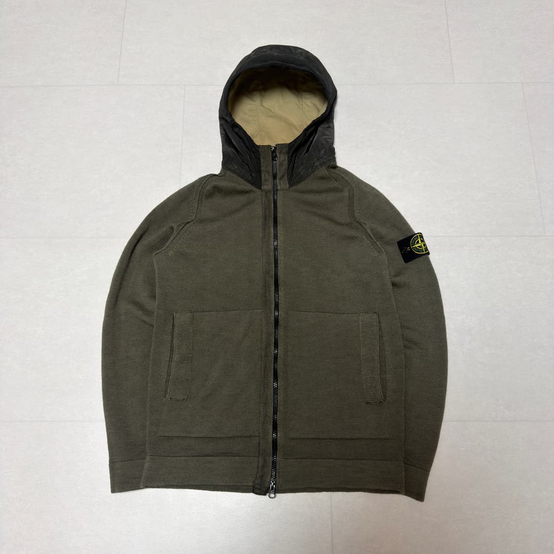 [ XL ] 스톤아일랜드 나일론 후드 니트집업 자켓 카키 상품이미지1