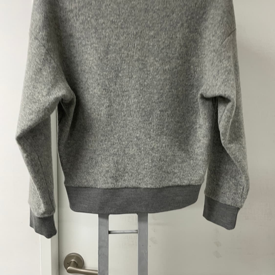 우영미 목폴라 니트 그레이 46 상품이미지3