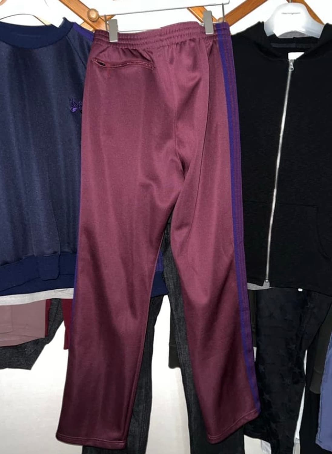 니들스 내로우 트랙 팬츠 버건디 상품이미지2