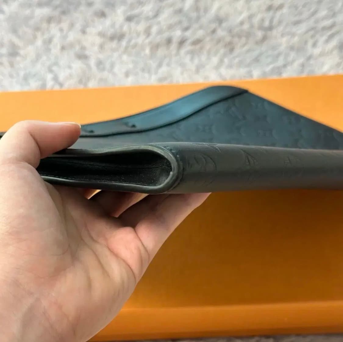 [풀구성] 루이비통 이클립스 쉐도우 도큐먼트 포쉐트 주르 클러치 상품이미지5