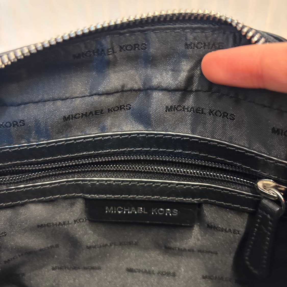 정품 마이클코어스 태슬 크로스백     상품이미지10