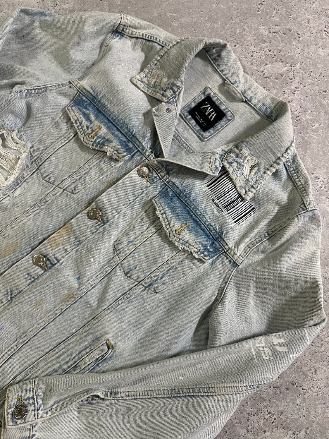 자라 바코드 석상 그래픽 디스트로이드 데님 자켓 상품이미지1