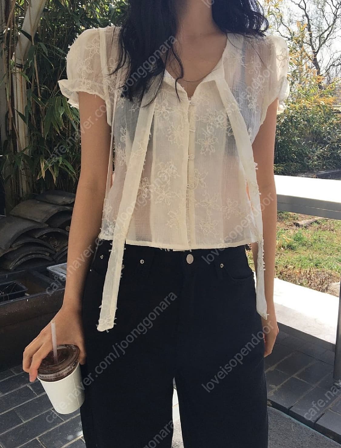 미트미 미닝아웃 퍼프 꽃 타이 블라우스 상품이미지1