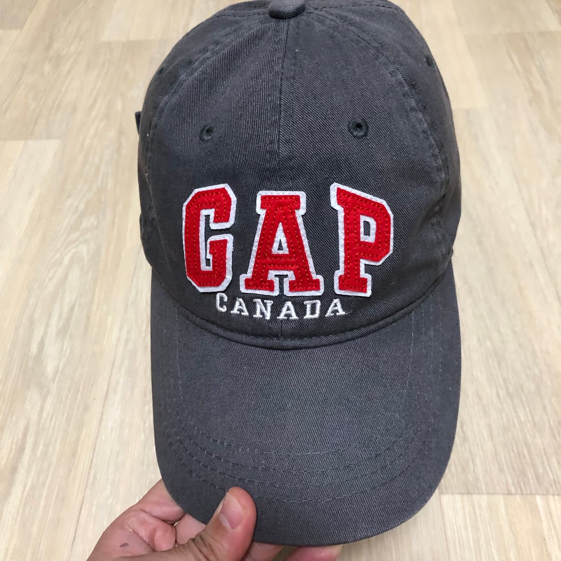 (ONE SIZE) 갭 GAP 펠트 자수 OG 로고 볼캡 차콜 상품이미지3
