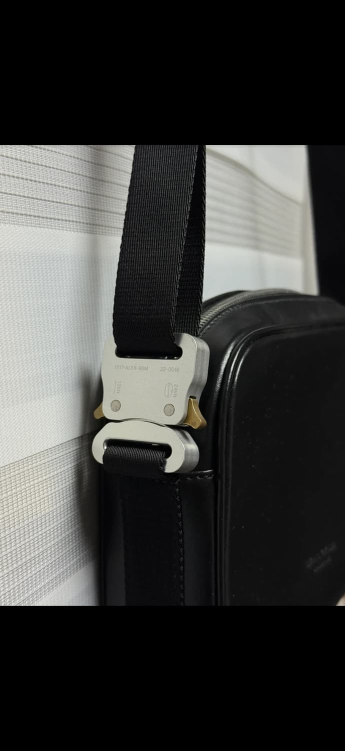 알릭스 레더 버클 크로스백 (남여공용 상품이미지2