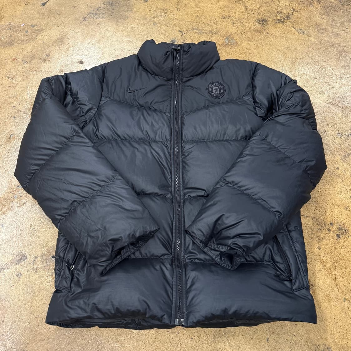 나이키 맨유 올 블랙 숏패딩  상품이미지2