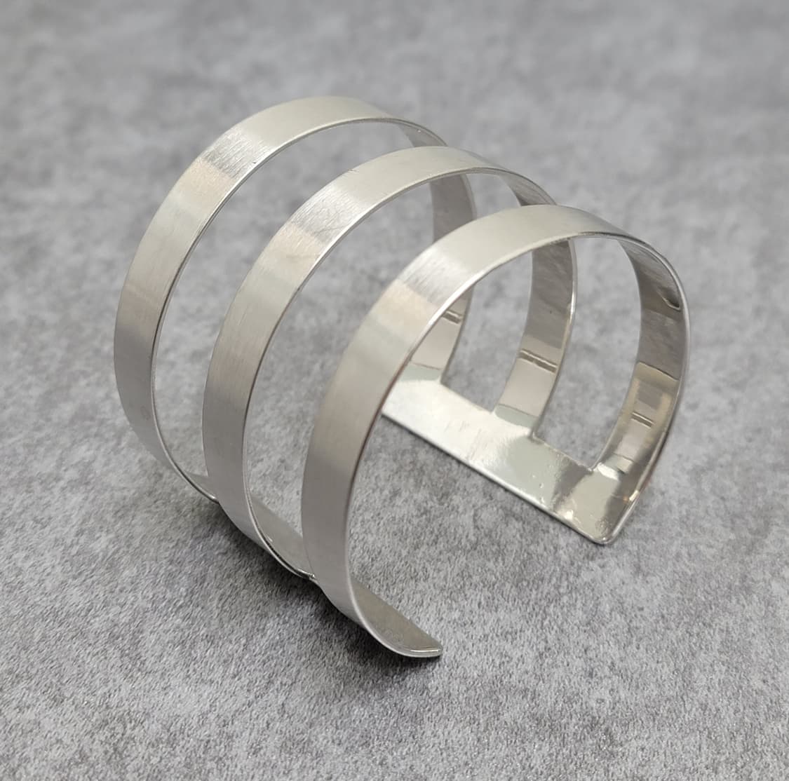 wide bangle bracelet 상품이미지1