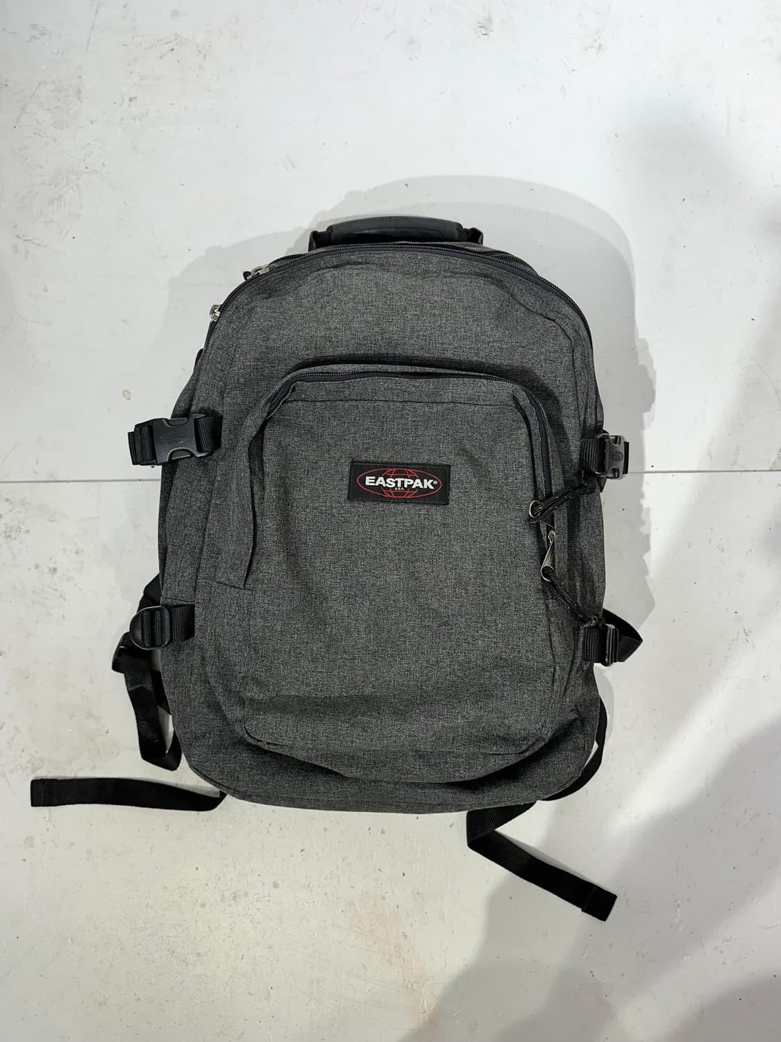 이스트팩 그레이 백팩 가방 상품이미지4