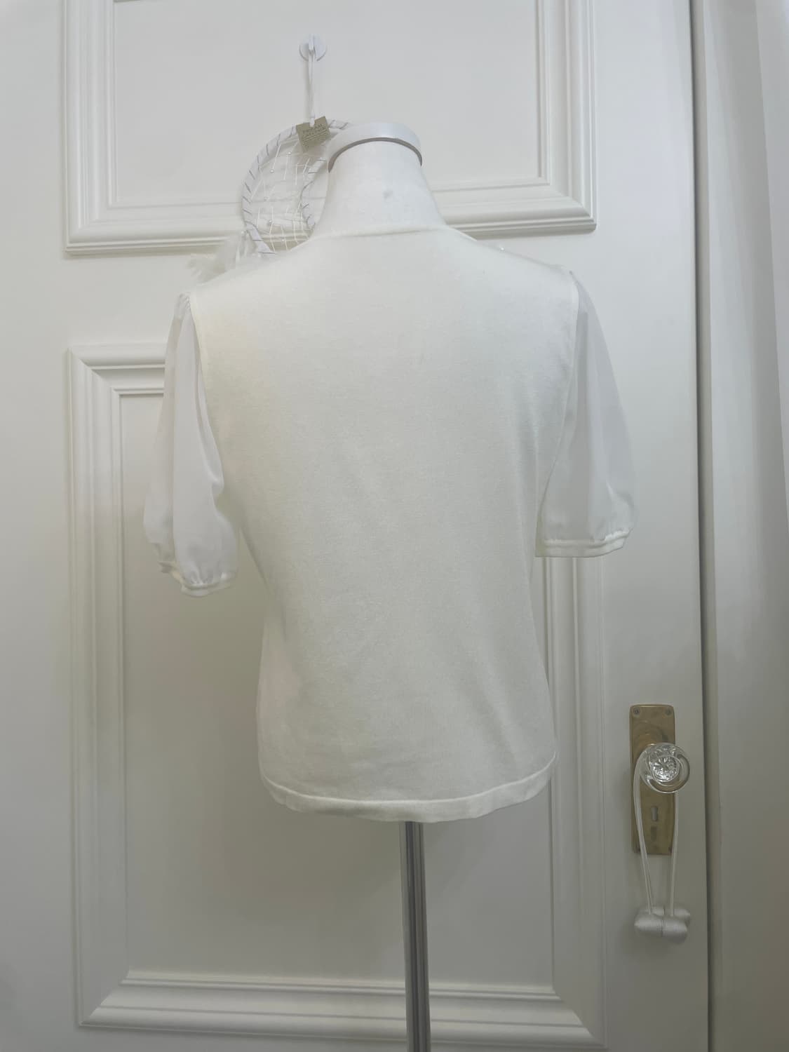 white satin flower point summer knit top 상품이미지3