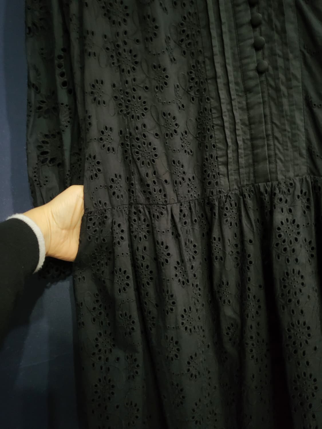 칼라거펠트 자수 펀칭 원피스 상품이미지4