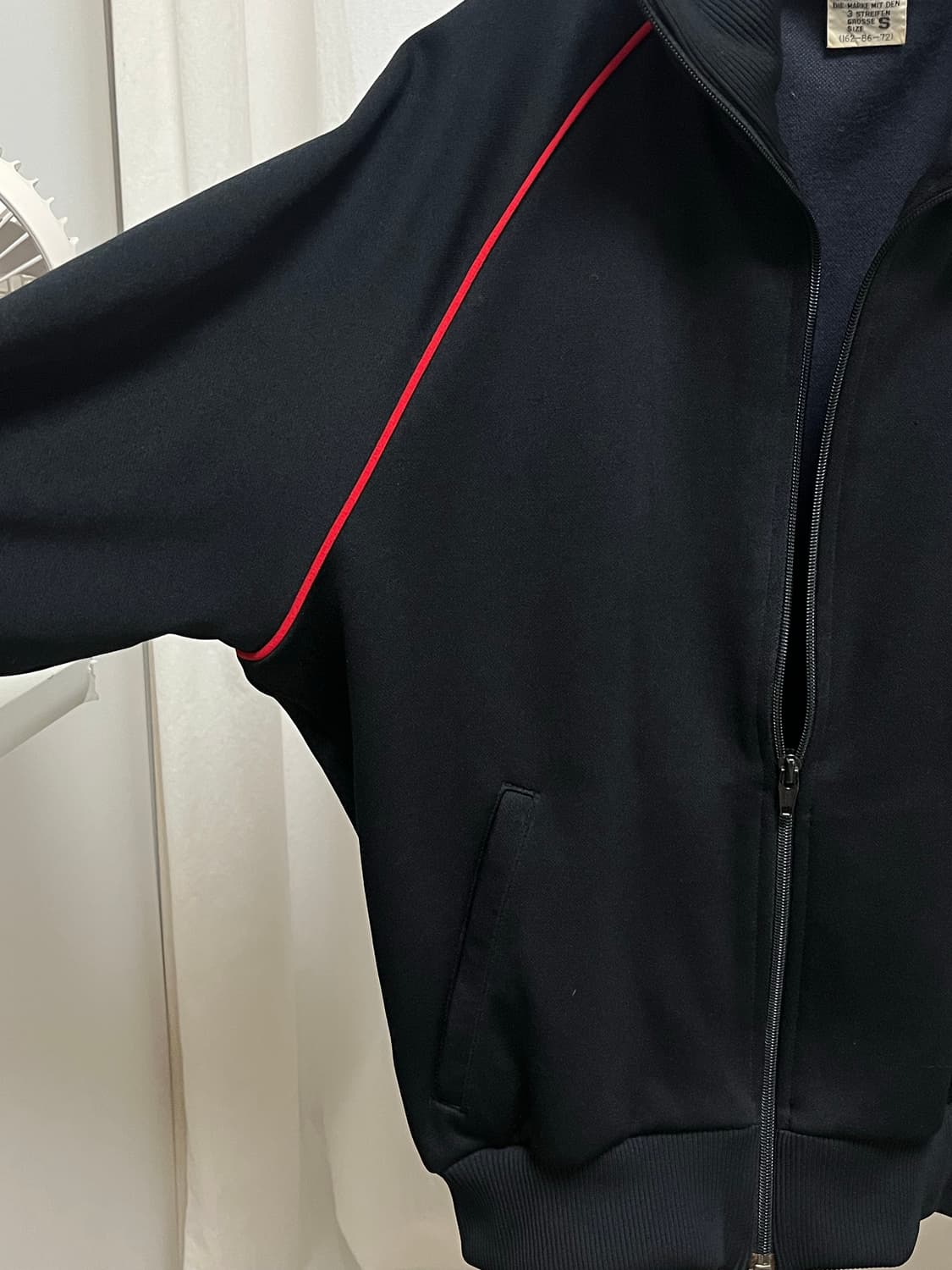 아디디스 블랙 크롭 져지 상품이미지3