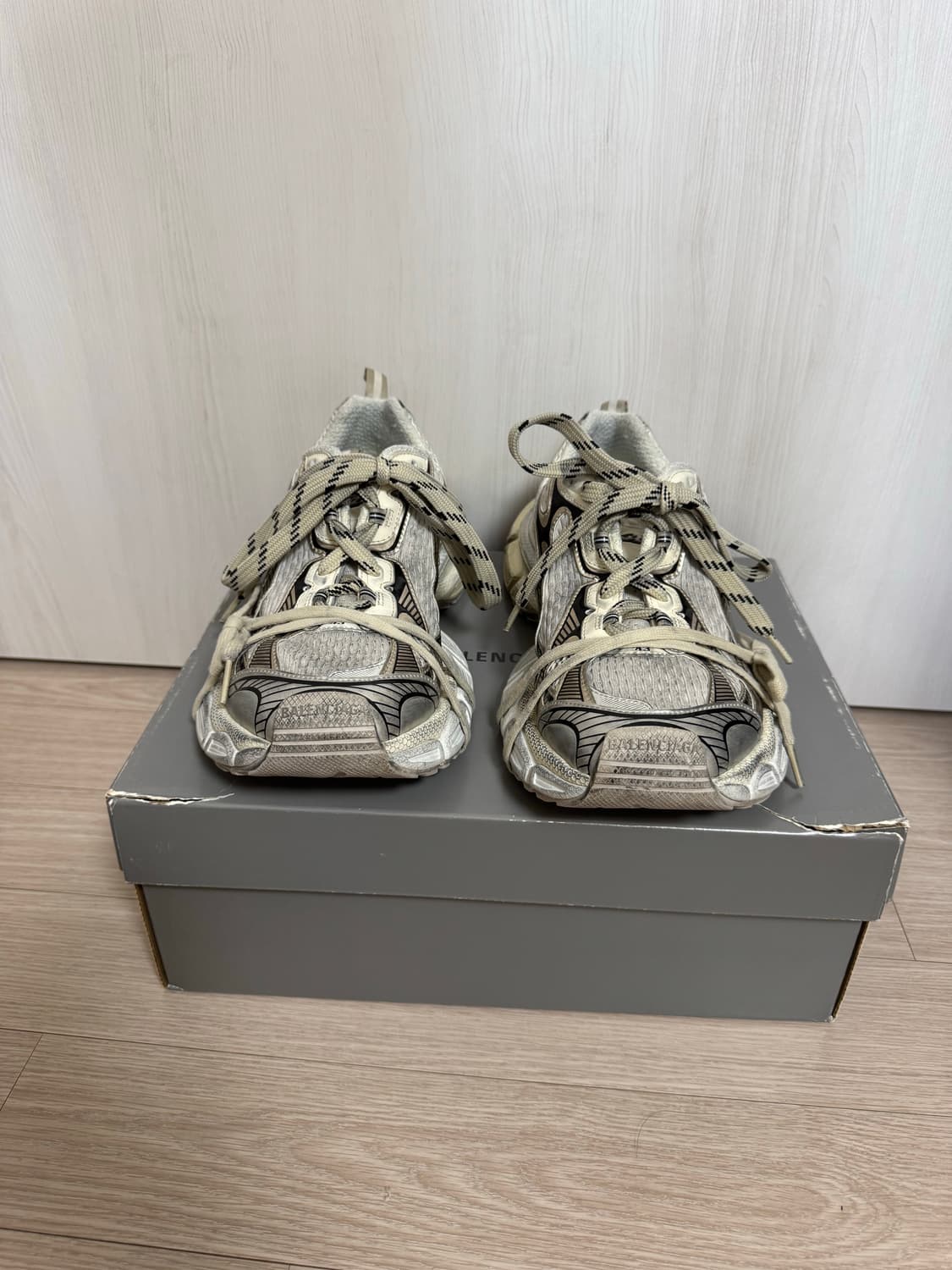 (43) 발렌시아가 3xl 뉴베이지 에그쉘 스니커즈 극미중고 상품이미지1