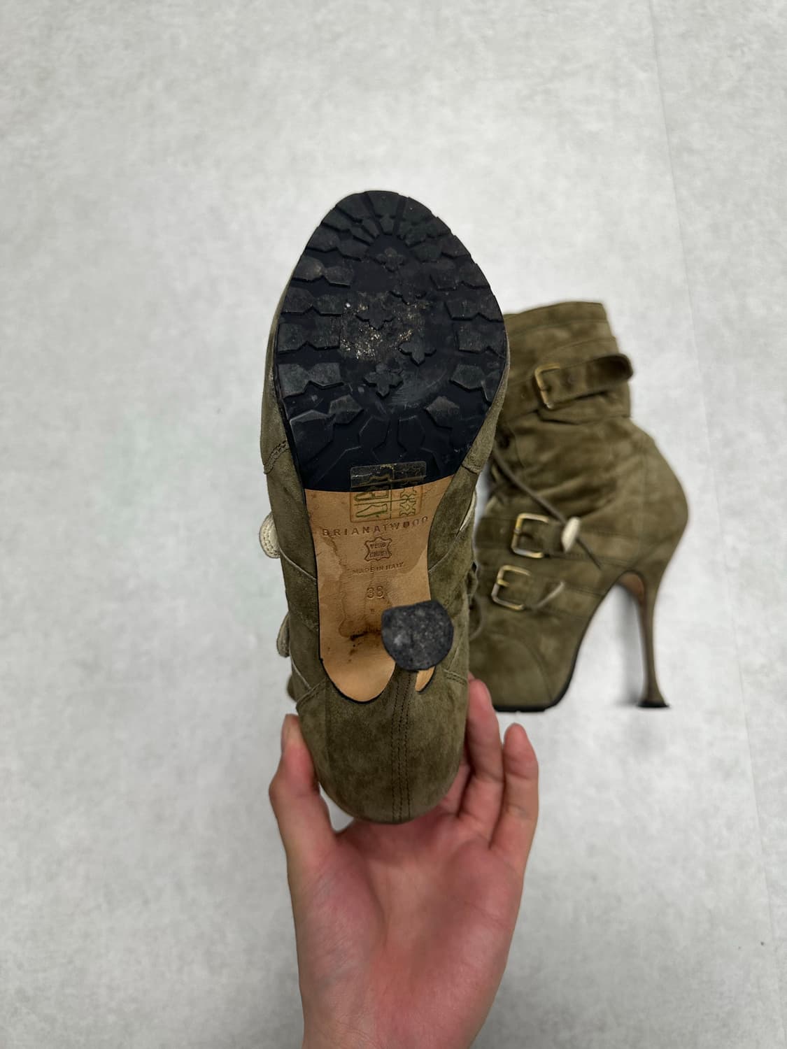 Brian Atwood 밀리터리 스트랩 스틸레토 힐 상품이미지6