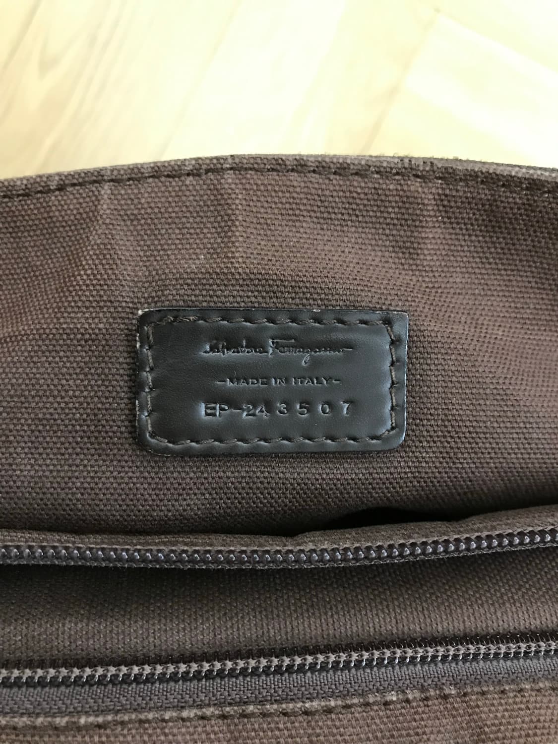 페라가모 메신저백 상품이미지5