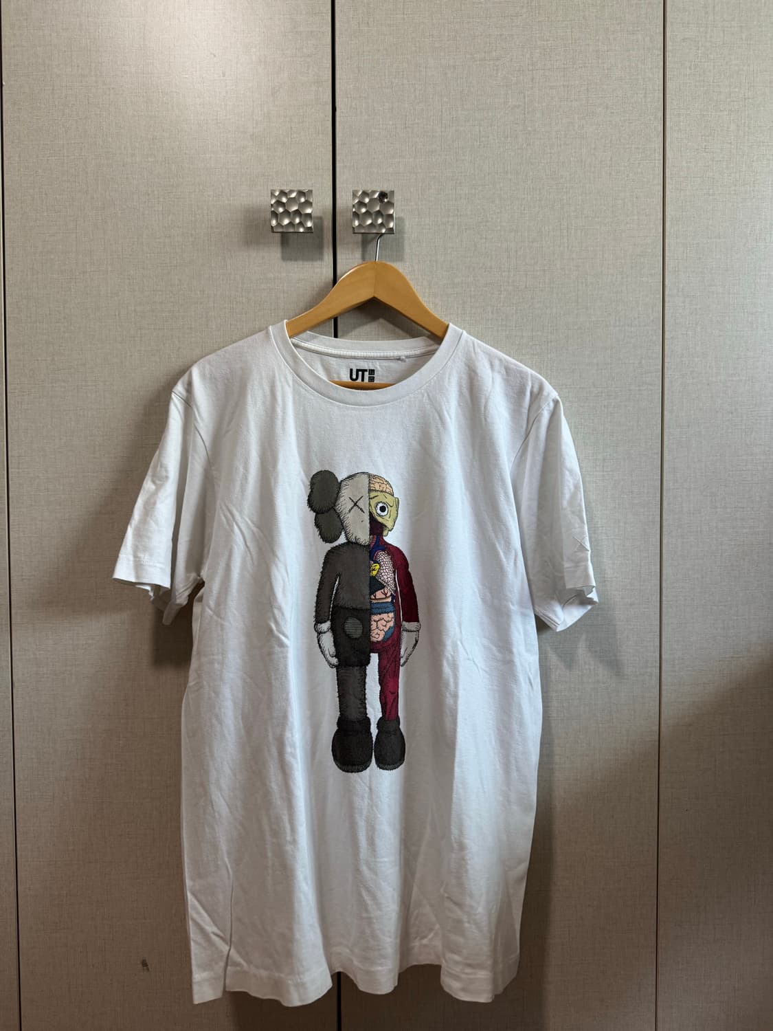 kaws UT 유니클로 콜라보 반팔 XL 상품이미지2