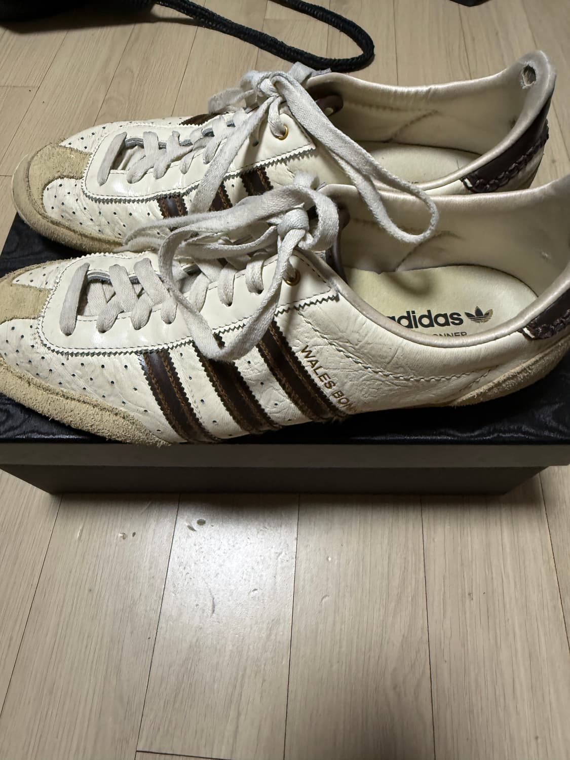 아디다스 웨일즈보너 300 상품이미지2