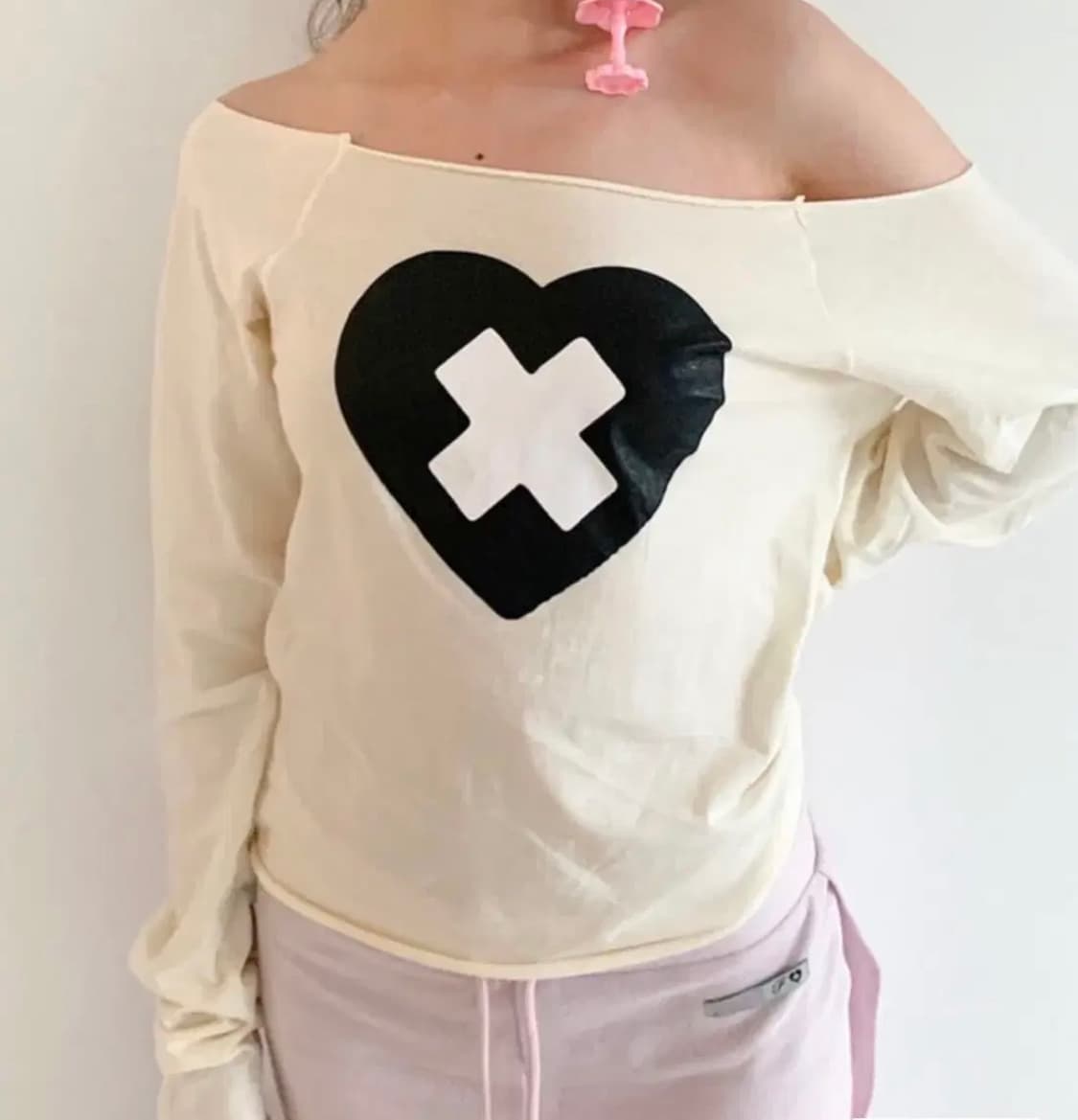 샵페어리 크로스 하트 티셔츠 크림 상품이미지1