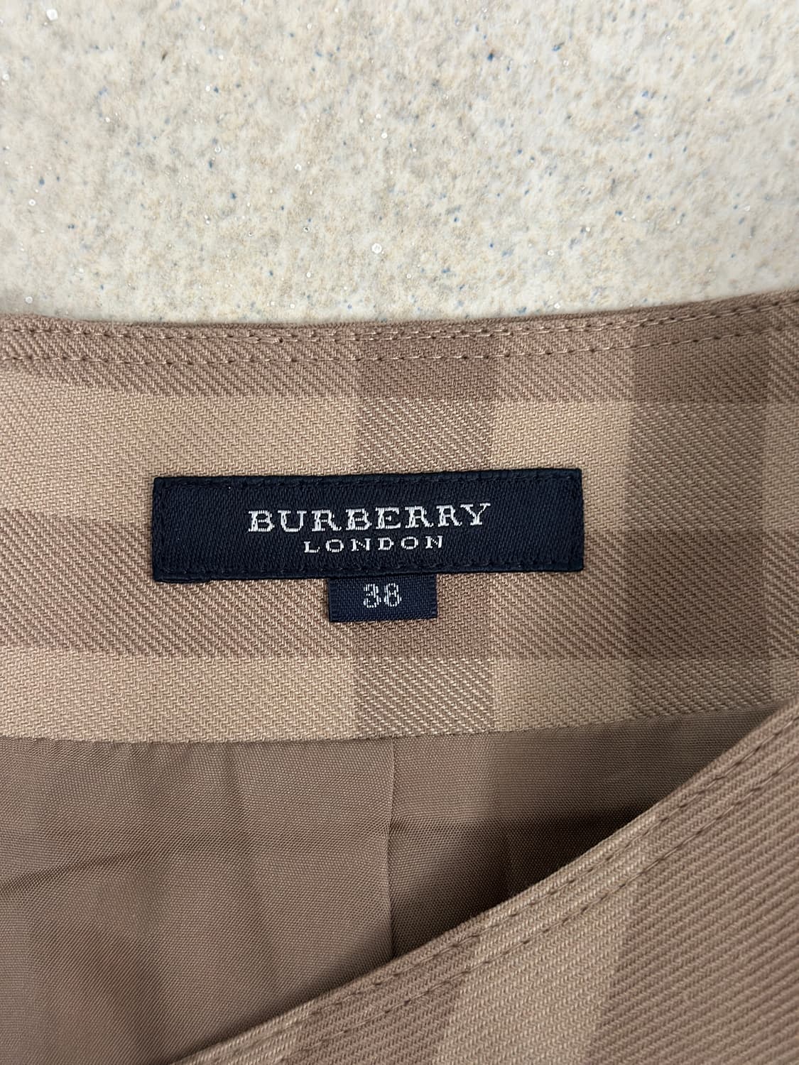 버버리 체크 브라운 베이지 미디 스커트  상품이미지4