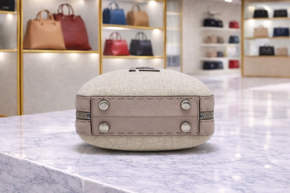 [S급] 펜디 FF 로고 캔버스 숄더백 판매합니다!!! 상품이미지3