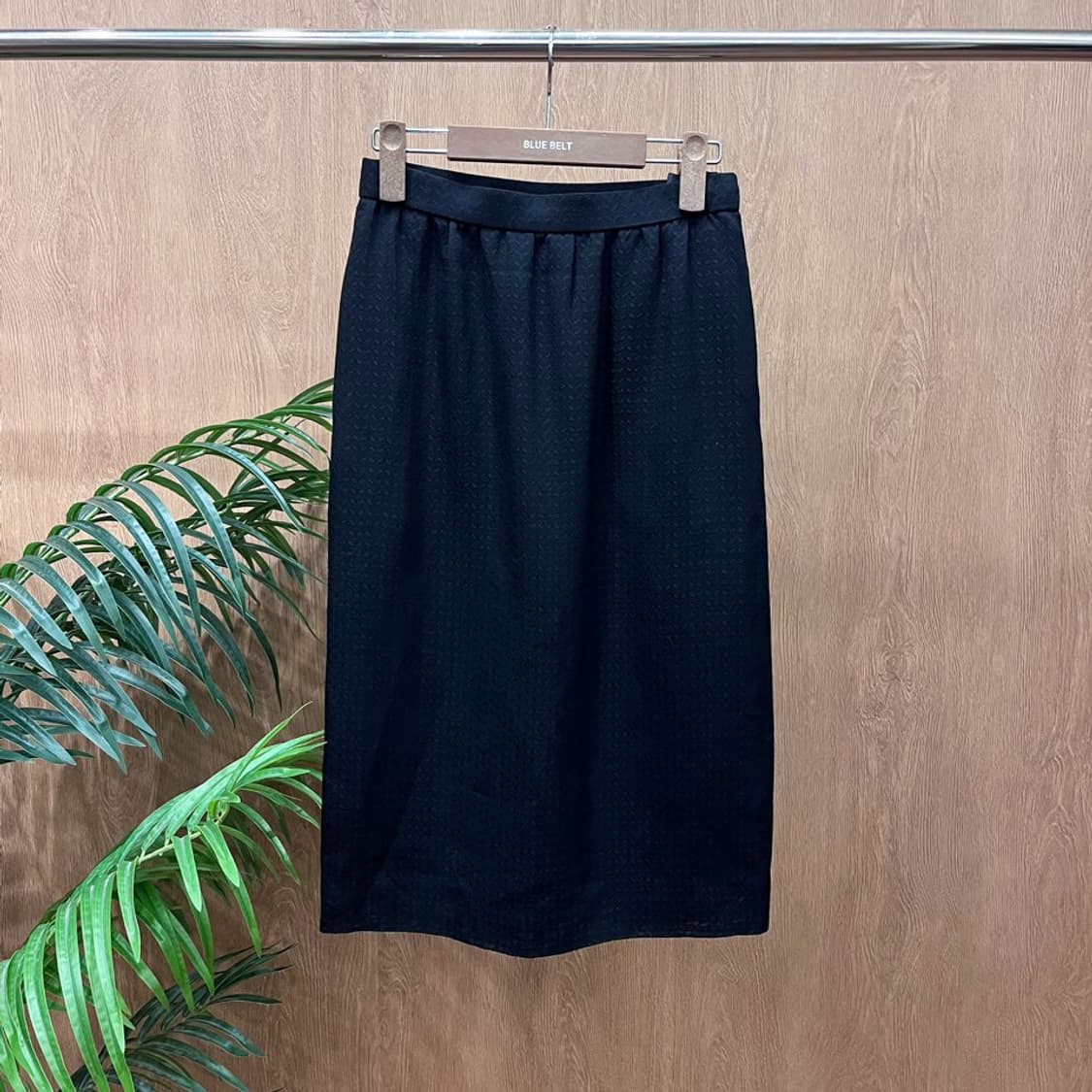 지방시 미디 스커트 사이드 지퍼 버클 물결 패턴 디테일 H라인 블랙 상품이미지1