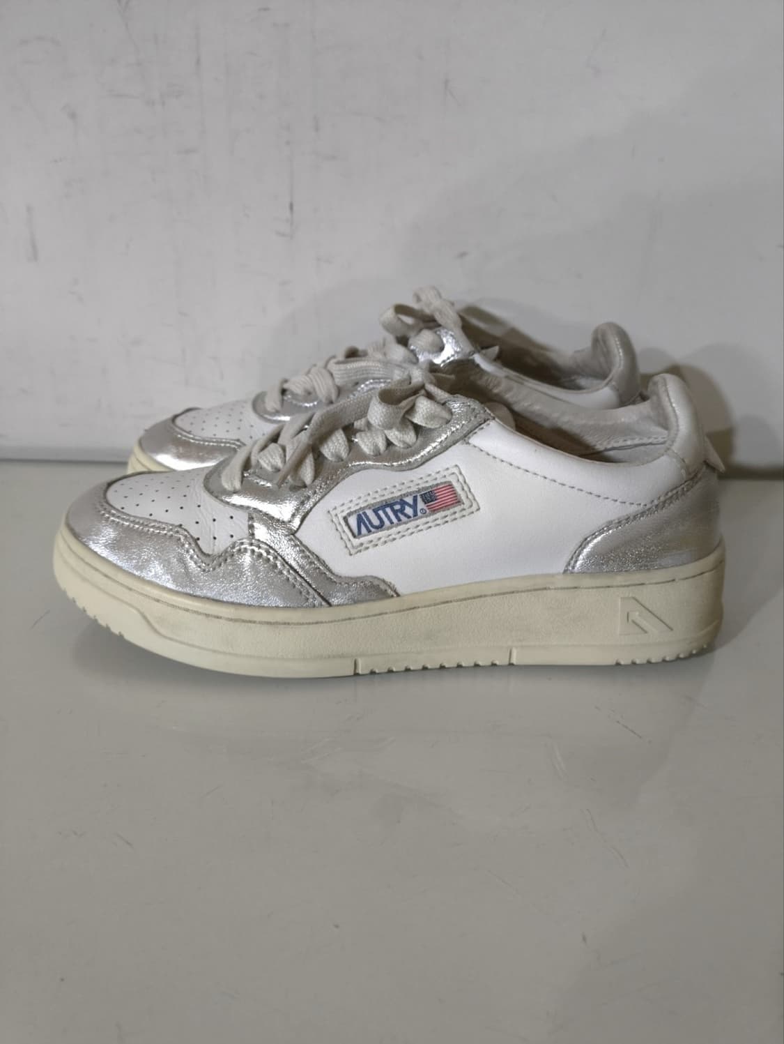 38 240mm 오트리 메달리스트 스니커즈 상품이미지1