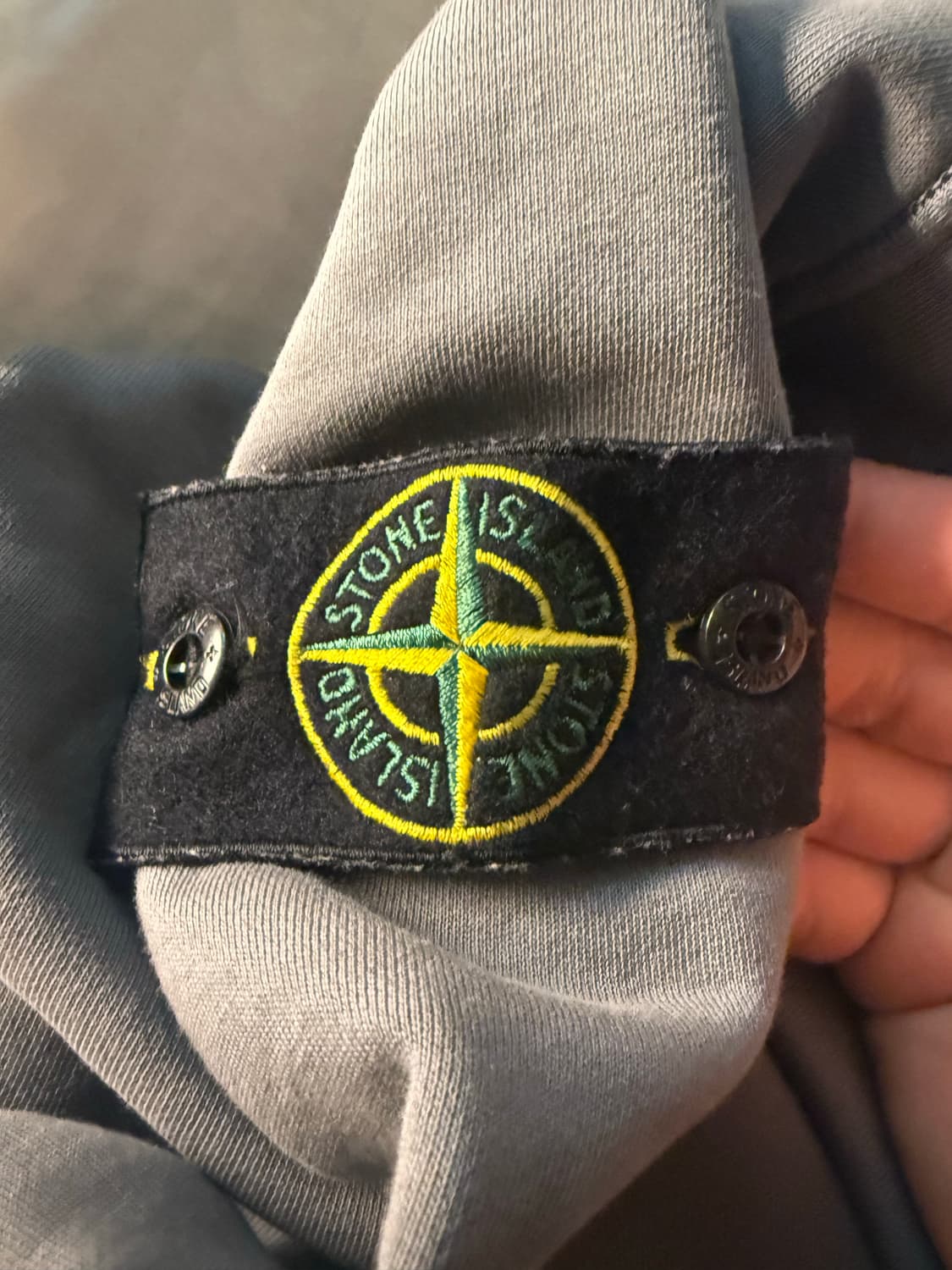 스톤아일랜드 맨투맨 다크그레이 상태좋음 상품이미지4