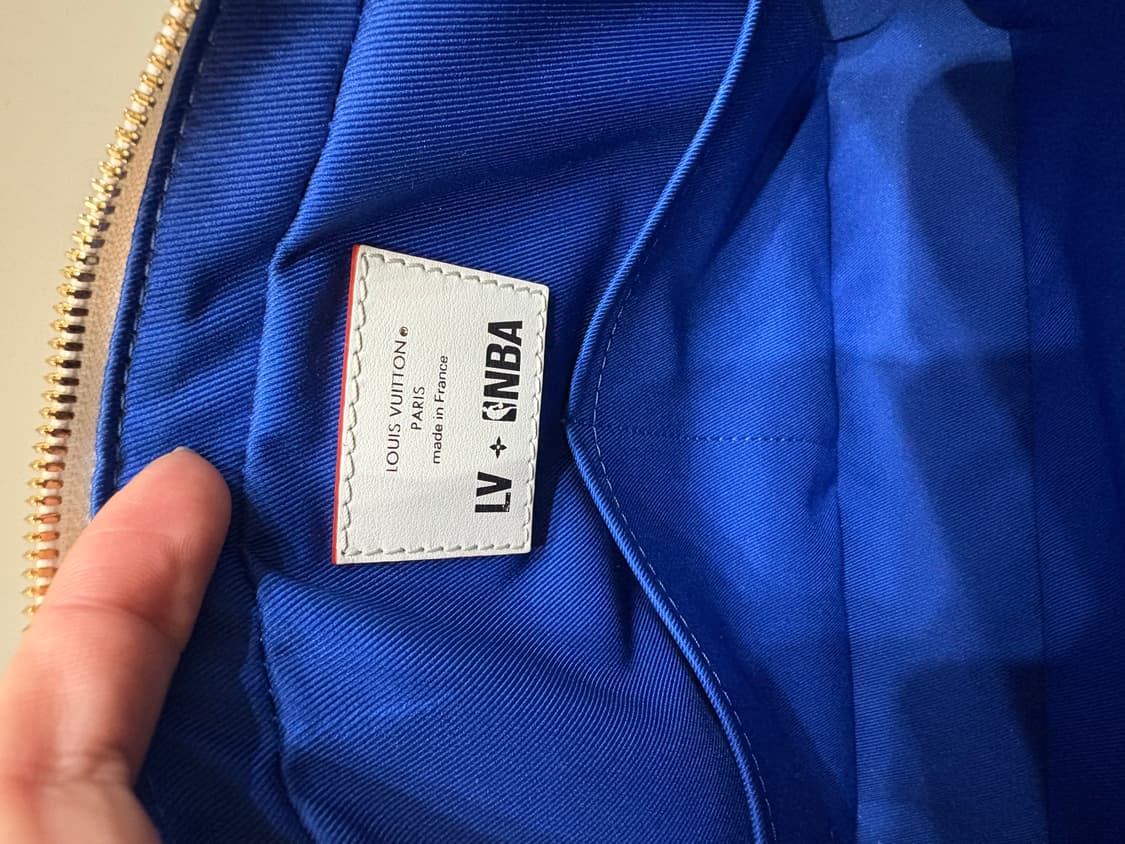 루이비통 x NBA 닐 메신저백 상품이미지5