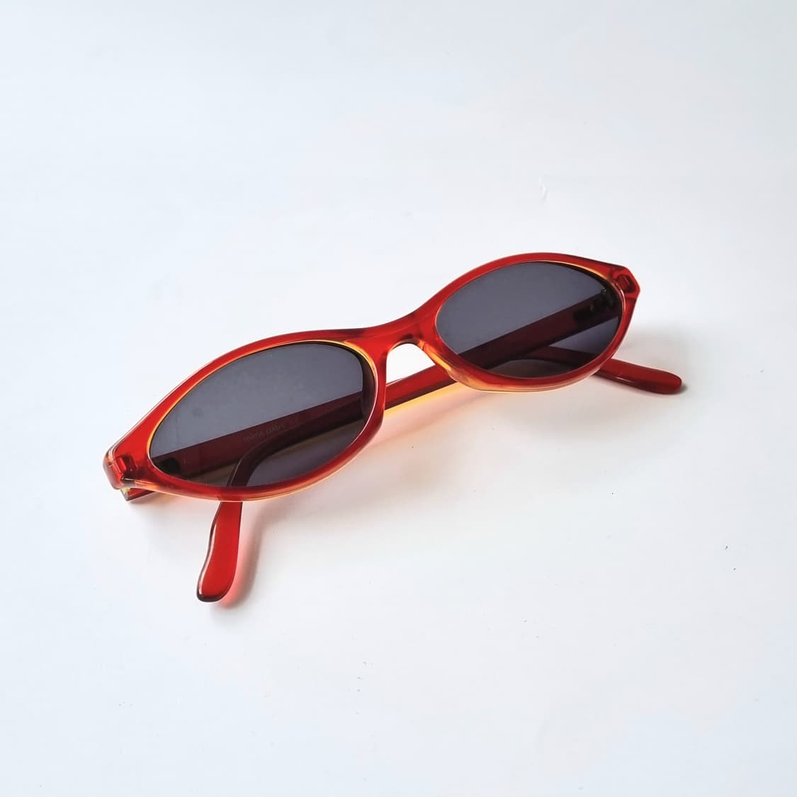 데드스탁 빈티지 무드의 슬림 캣아이 선글라스 상품이미지7