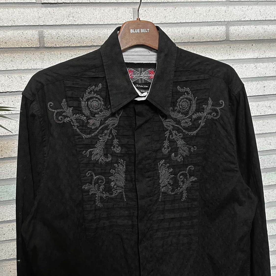 USA VINTAGE 긴팔 셔츠 플로럴 자수 핀턱 히든 버튼 디테일 블랙 상품이미지4