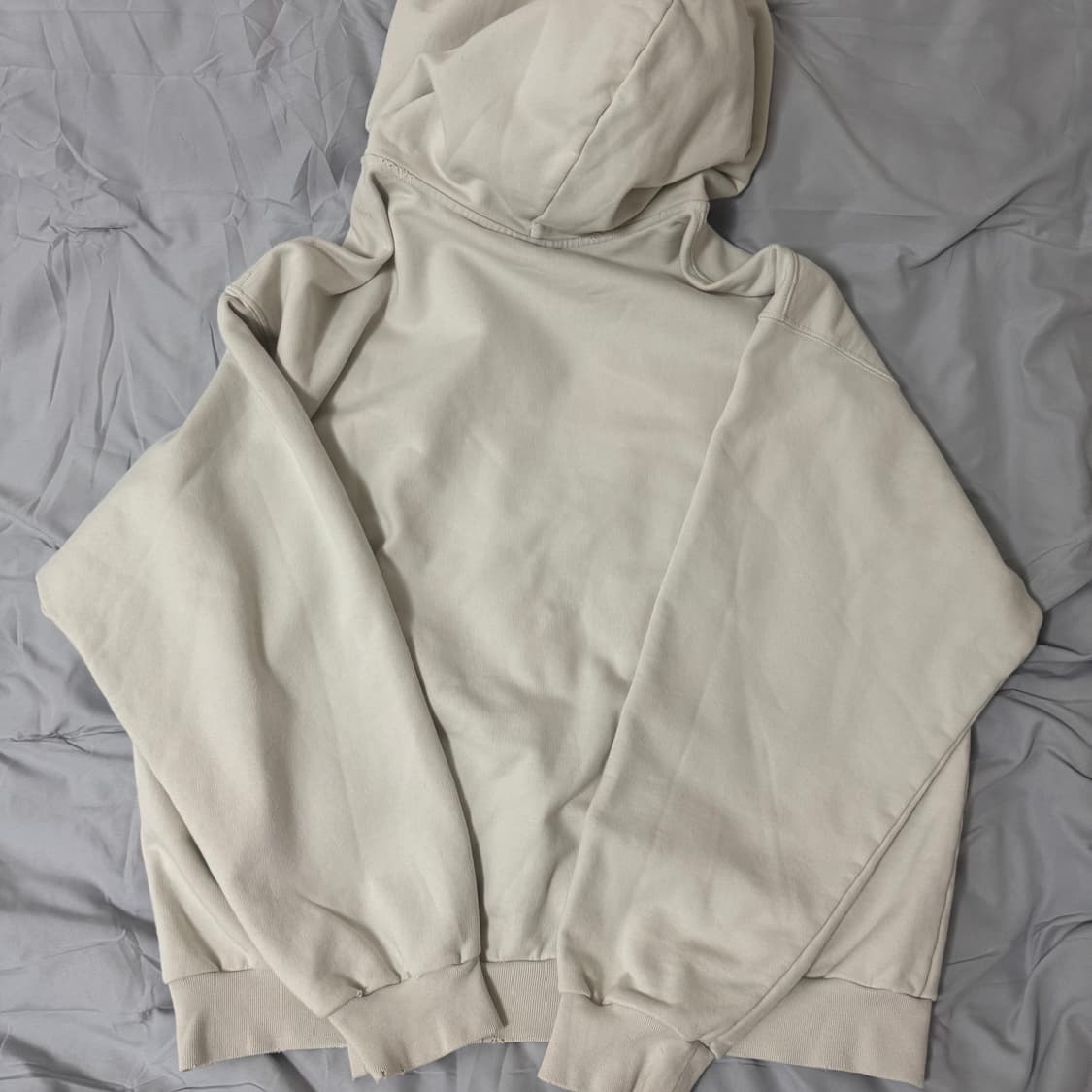 발렌시아가 Be different 후드 아이보리 S사이즈 판매 상품이미지3