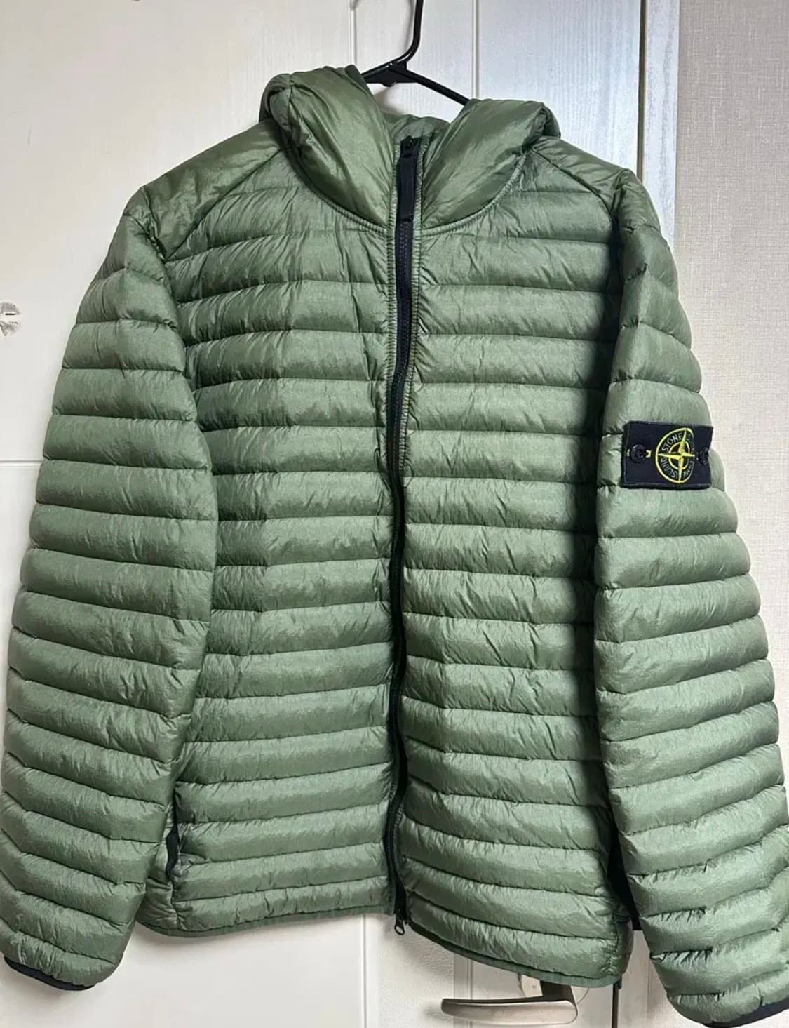 [XL]22FW 스톤아일랜드 카키 경량패딩 상품이미지1