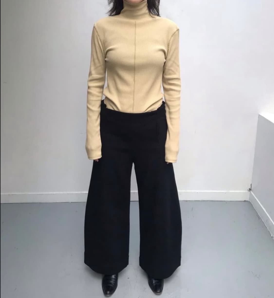 에옹쓰 터틀넥 머스타드 탑 상품이미지1