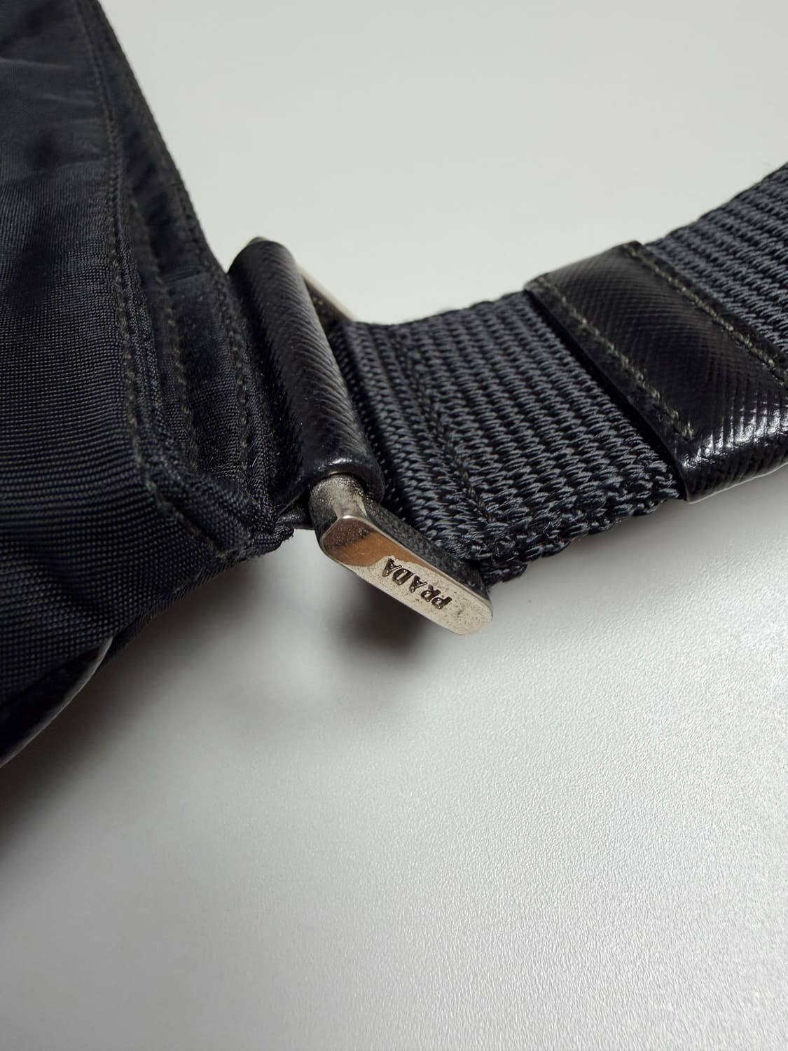 프라다 나일론 크로스백 상품이미지3