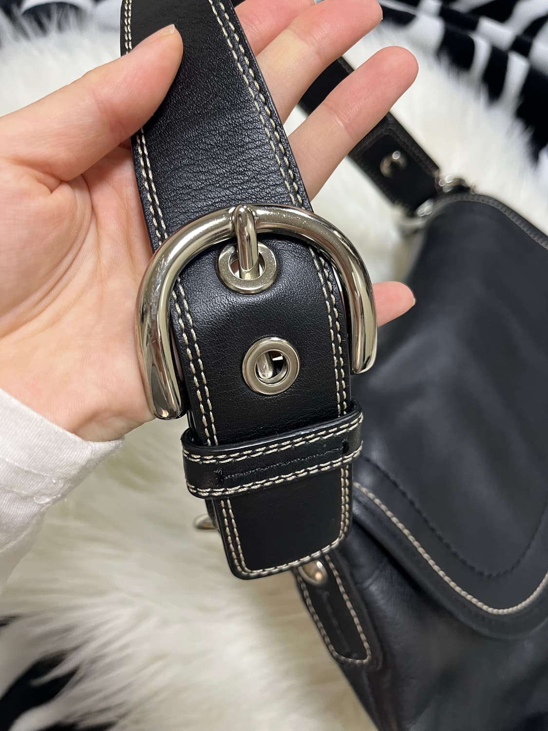 vintage coach black leather shoulder bag 상품이미지4