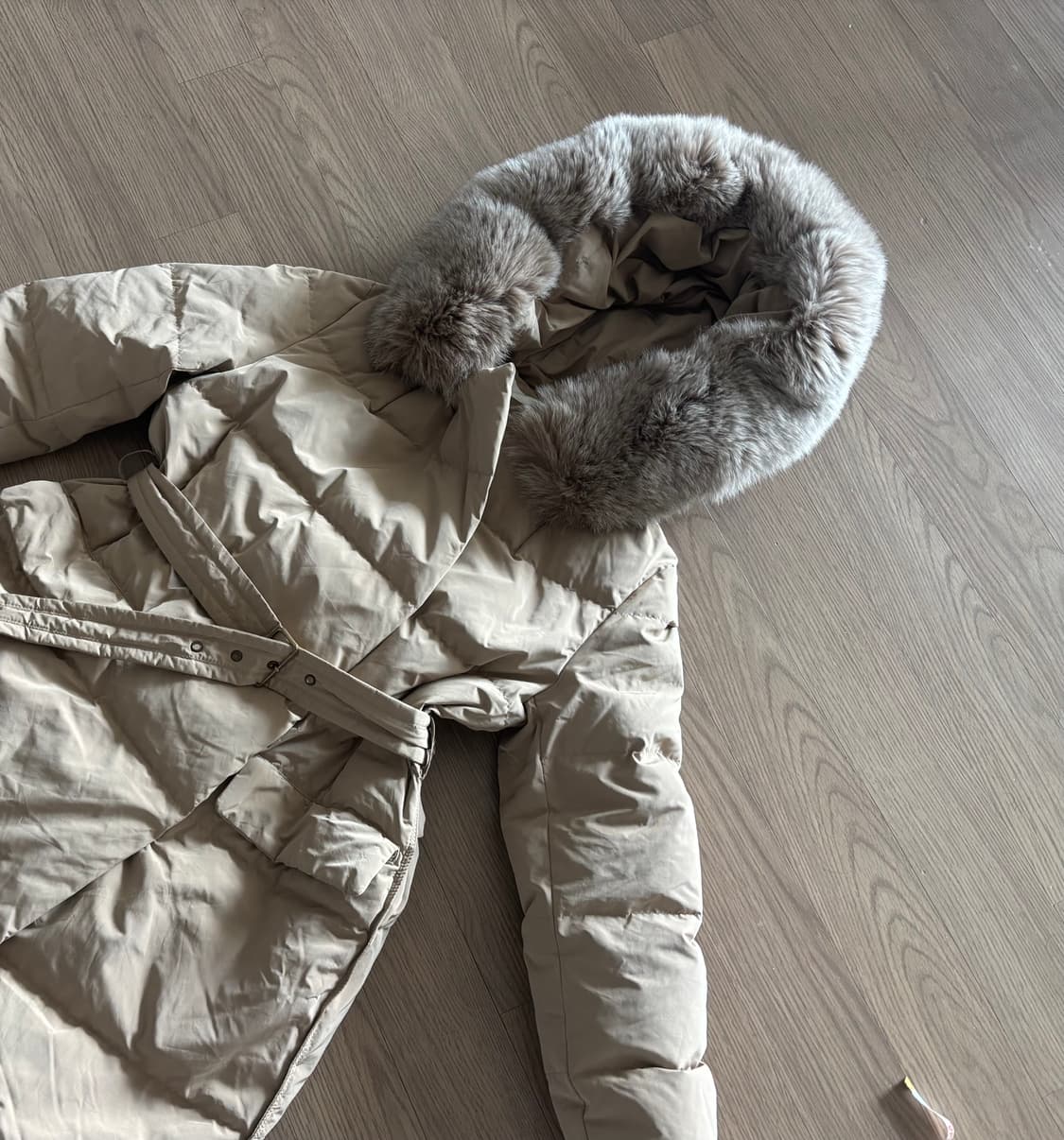 지컷 사가퍼 구스롱패딩 벨트패딩 카멜베이지 55 상품이미지1