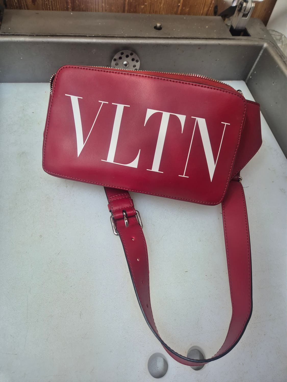 정품 발렌티노 vltn퓨어레드 벨트백 상품이미지4