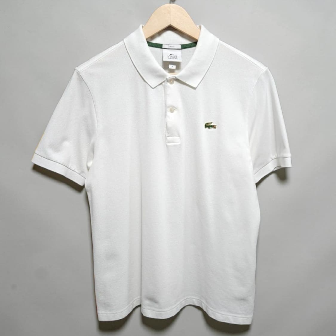 100 LACOSTE 라코스테 화이트 반팔 카라티 금장로고 상품이미지1