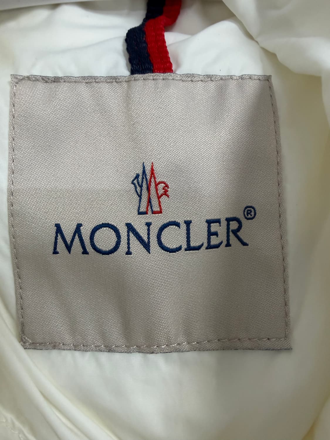 몽클레어 화이트 후드 자켓 상품이미지3