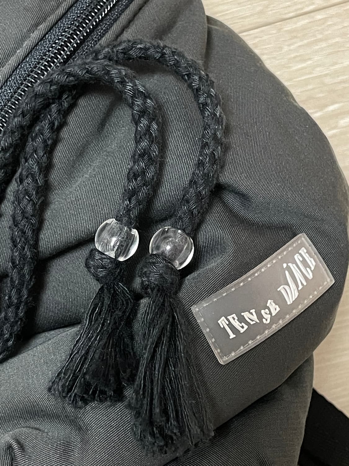 파히섬 탠스댄스 버튼 미니 백팩 차콜 상품이미지3