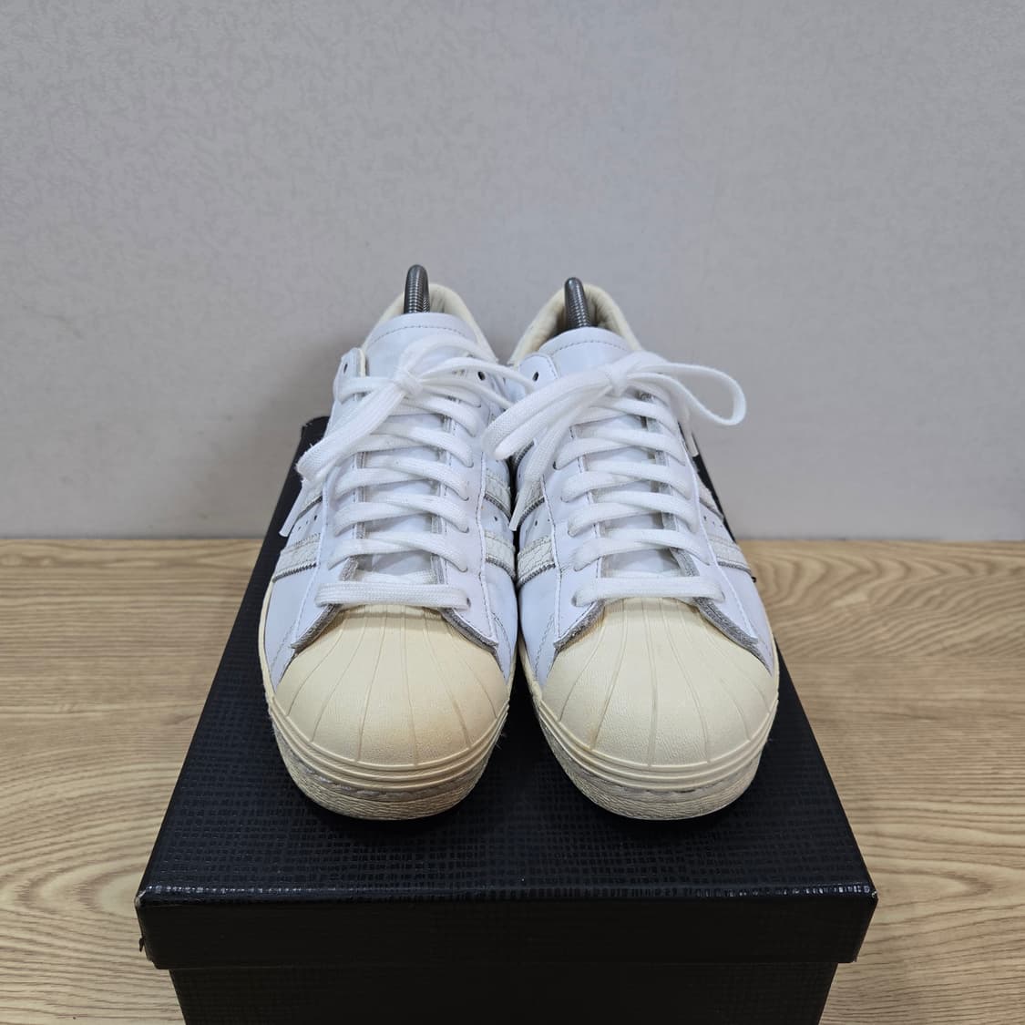 265 아디다스 x 언디핏 슈퍼스타 80s 화이트 상품이미지2