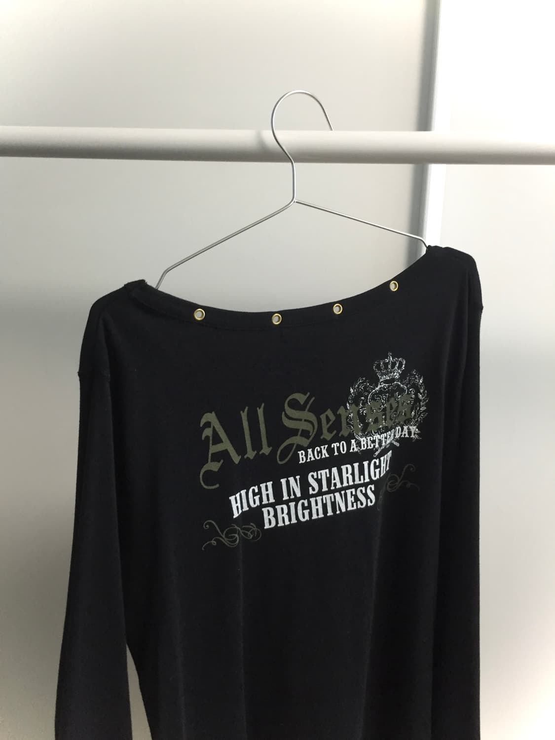 오네갸루 펑크 Gold Eyelets Punk Graphics Top 상품이미지3