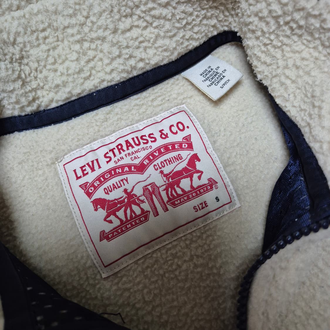 [겨울필수🔥] 리바이스 체스트 포켓 플리스 집업 상품이미지4