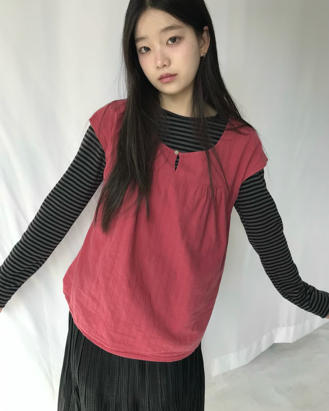 소프트 레드 버튼 블라우스  상품이미지1