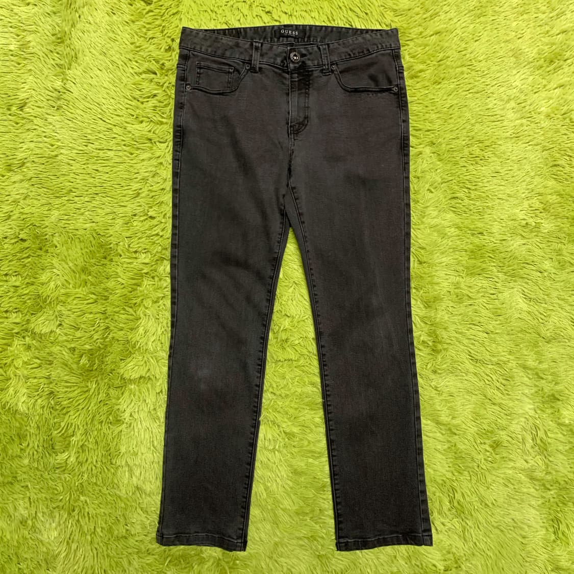 [34] 게스 로고 레더탭 테이퍼드핏 데님팬츠 상품이미지3