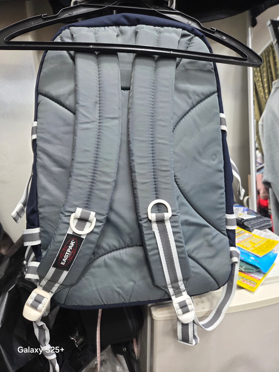 이스트백 백팩   그레이 상품이미지2