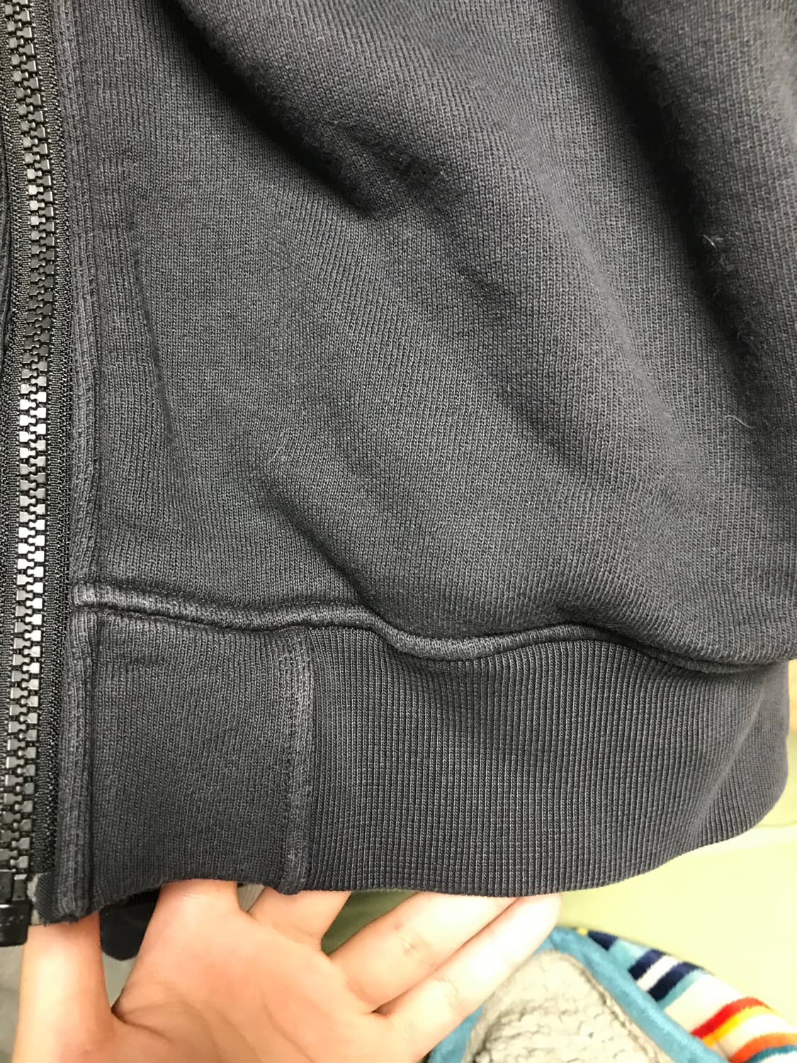 스톤 아일랜드 키즈14 와펜로고 후드집업 23fw 상품이미지2