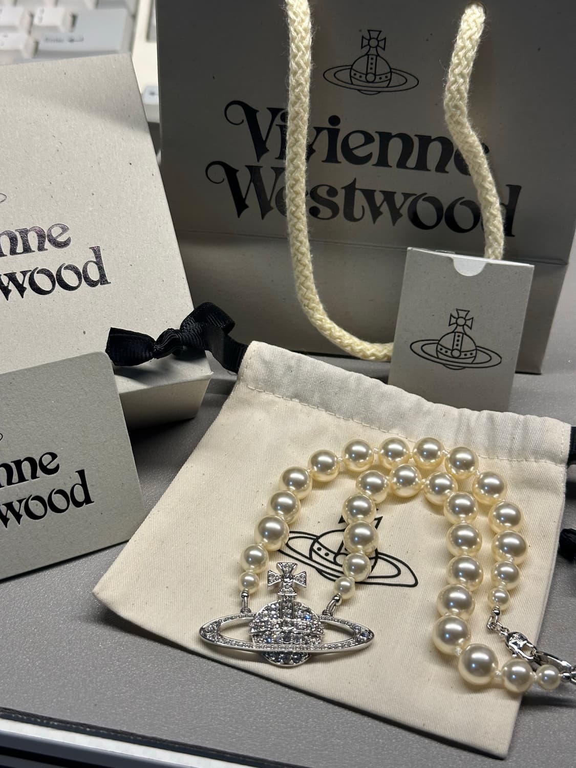 급처 풀박 네고가능) 비비안웨스트우드 원 로우 펄 바스 릴리프 초커 상품이미지2