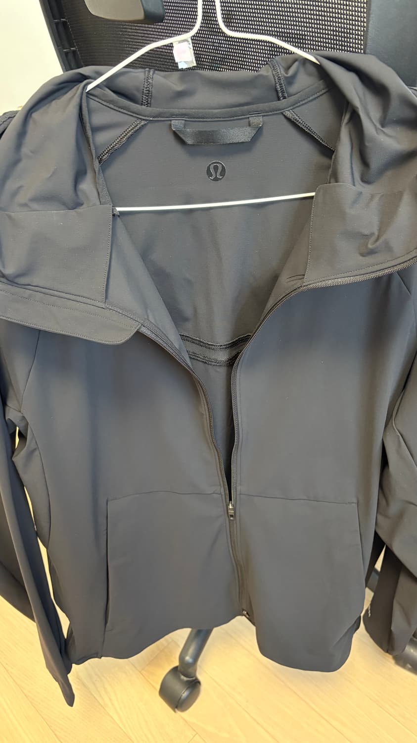 룰루레몬 페이스 브레이커 자켓 블랙 S사이즈 판매합니다. 상품이미지2