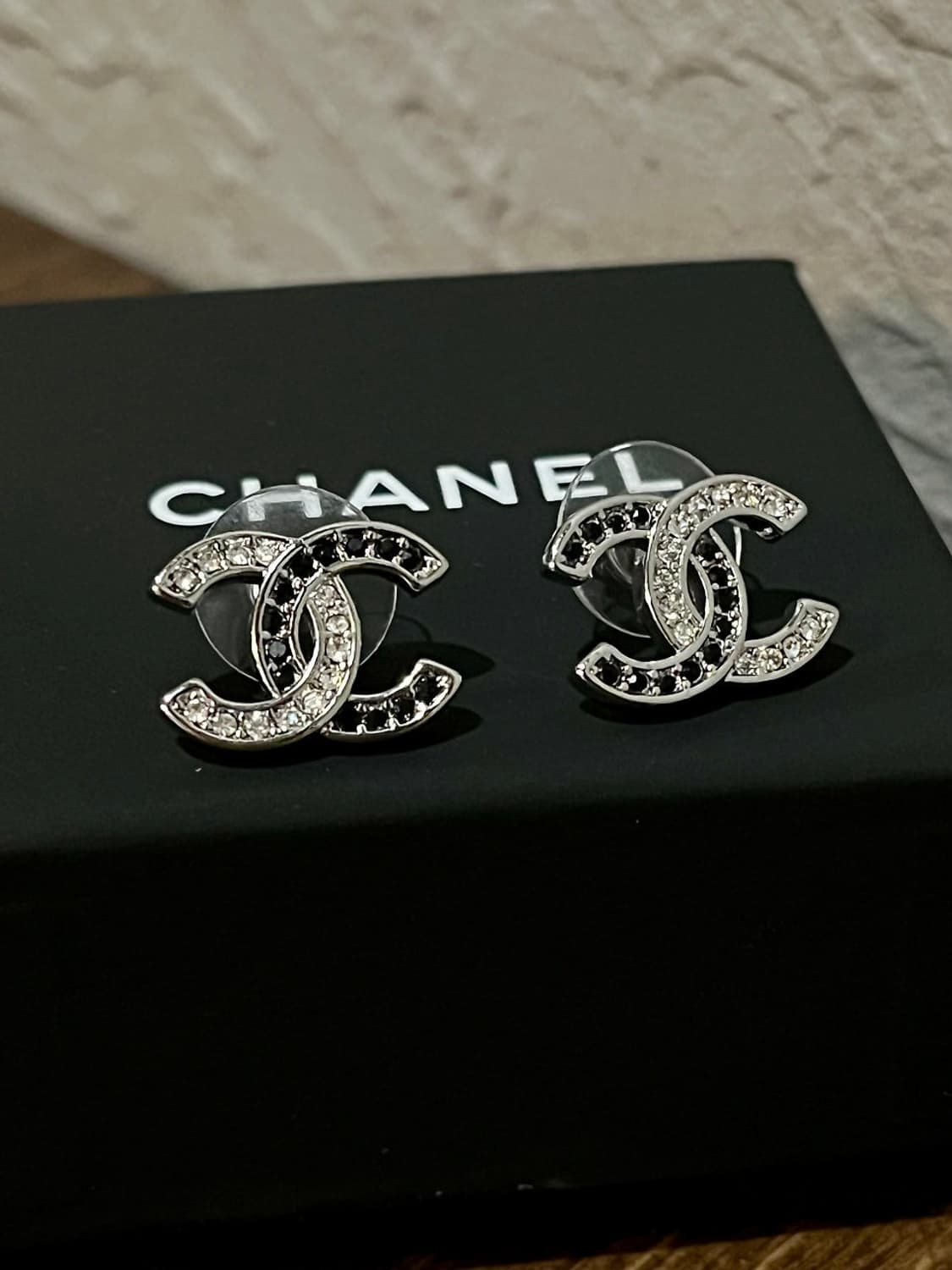 샤넬 정품 업사이클링 블랙 실버 이어링 상품이미지3